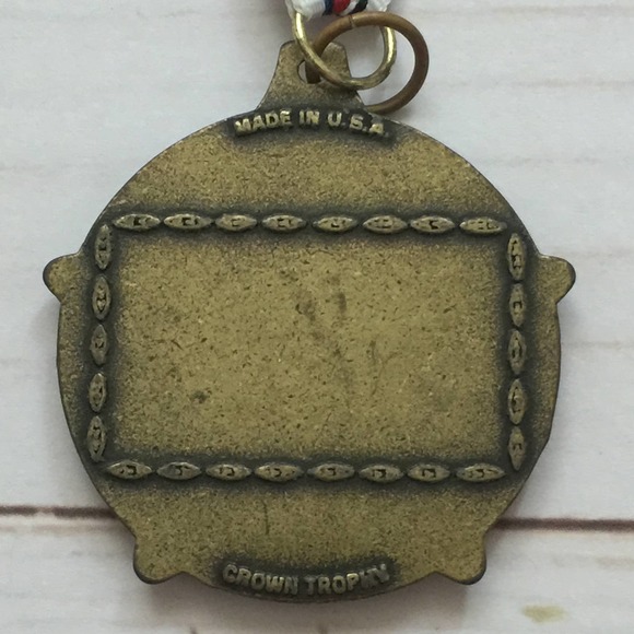 2002 Soccer Star Cut Medal Gold Tone Metal Ribbon Made in USA Crown Trophy - Picture 3 of 5